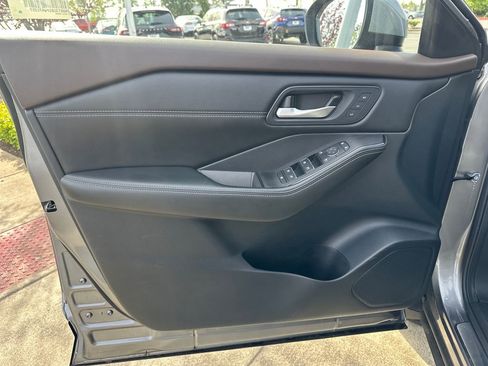Used 2023 Nissan Rogue SL AWD/4WD image 11
