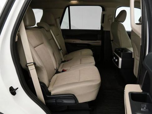 Used 2022 Ford Expedition XLT image 16