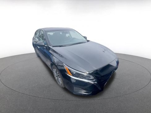 Used 2025 Nissan Altima 2.5 SV image 6