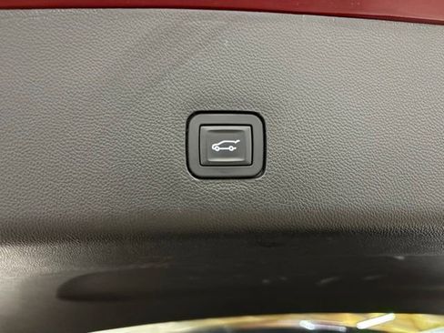 Used 2018 Chevrolet Traverse LT w/ LPO, Floor Liner Package AWD/4WD image 10