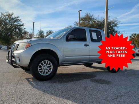 Used 2018 Nissan Frontier SV image 2