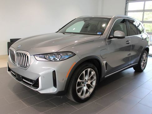Used 2025 BMW X5 xDrive50e AWD/4WD image 13