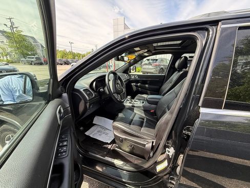 Used 2018 Jeep Grand Cherokee Limited AWD/4WD image 7