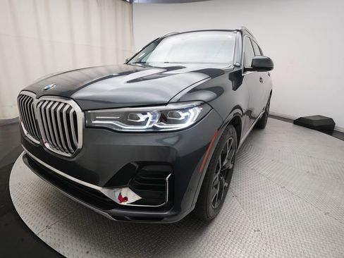 Used 2022 BMW X7 xDrive40i w/ Premium Package AWD/4WD image 11