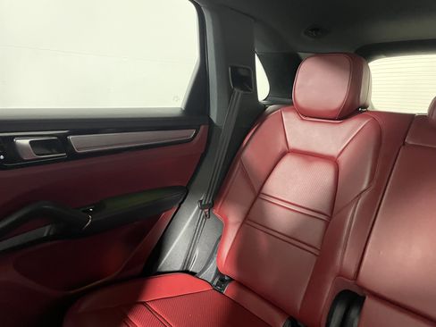 Used 2020 Porsche Cayenne S image 15