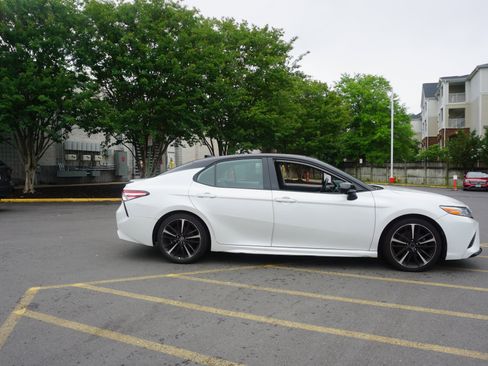 Used 2020 Toyota Camry XSE FWD image 3
