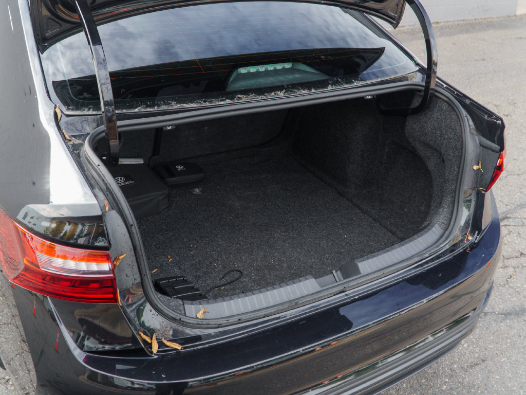Used 2024 Volkswagen Jetta SE w/ Panoramic Sunroof Package FWD image 14