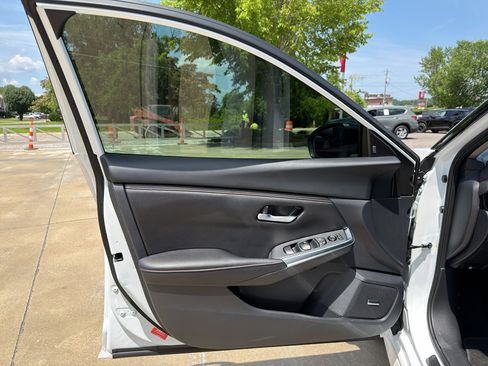Used 2024 Nissan Sentra SR w/ SR Premium Package FWD image 8