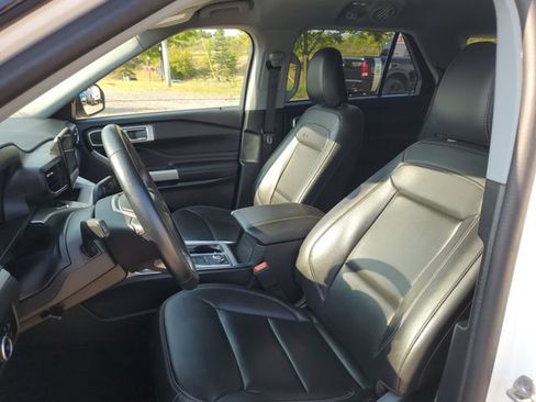 Used 2023 Ford Explorer XLT w/ Equipment Group 202A AWD/4WD image 19