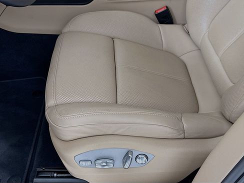 Certified 2025 Porsche Macan image 13