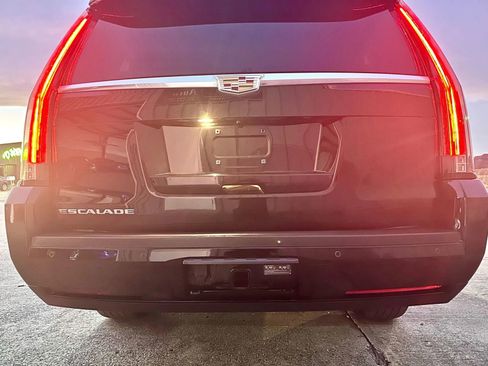 Used 2016 Cadillac Escalade ESV Luxury image 13