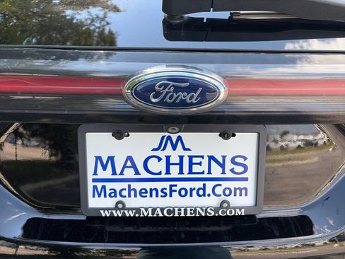 Used 2018 Ford Edge Titanium w/ Equipment Group 301A AWD/4WD image 32
