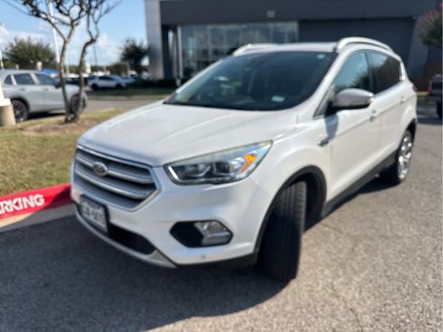 Used 2019 Ford Escape Titanium FWD image 2