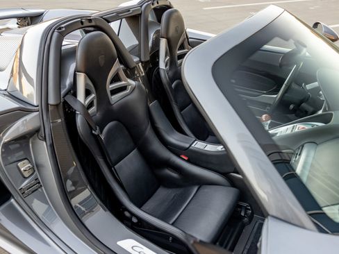 Used 2004 Porsche Carrera GT image 16