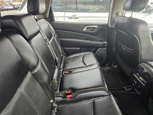 Used 2019 Nissan Pathfinder SL image 9