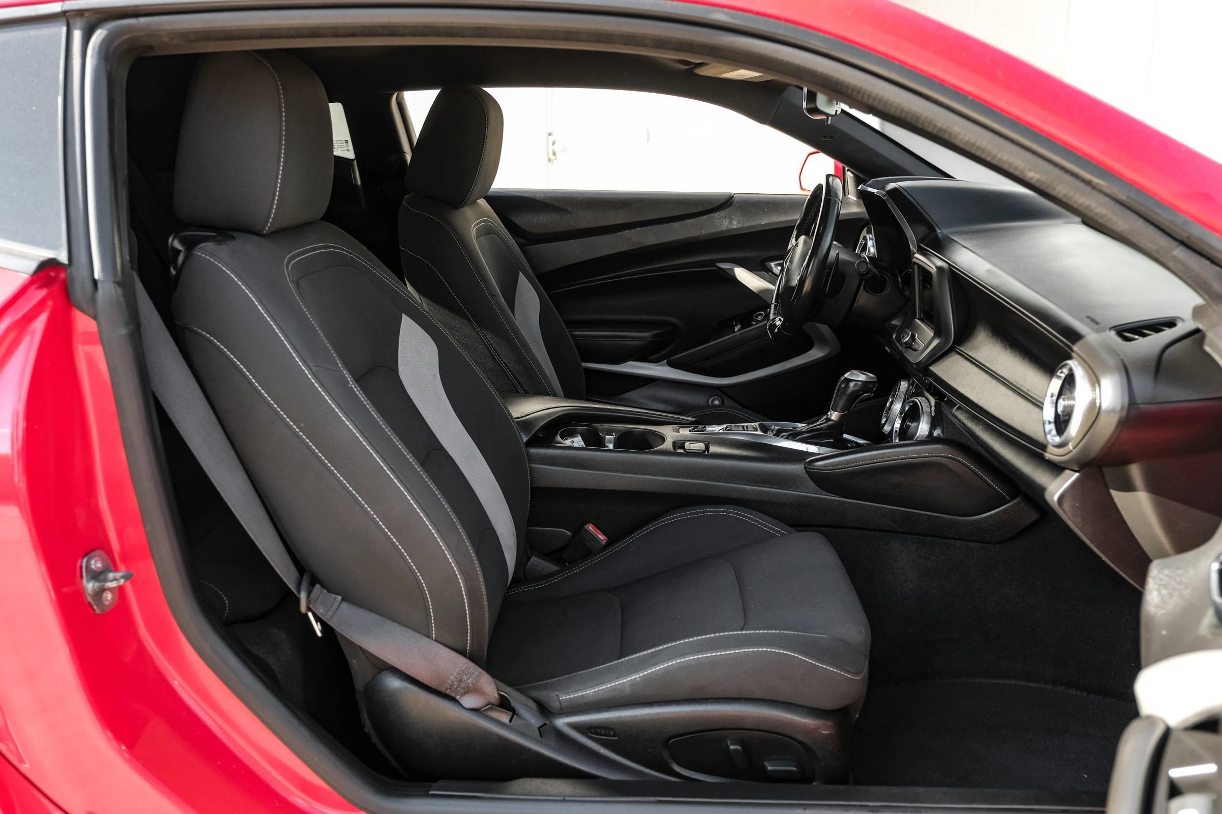 Used 2020 Chevrolet Camaro LT RWD image 34