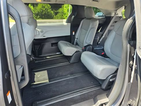 Used 2025 Toyota Sienna XLE FWD image 14