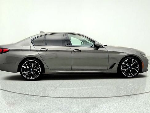 Used 2022 BMW 530i w/ M Sport Package RWD image 4