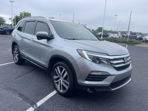 Used 2018 Honda Pilot Touring image 2