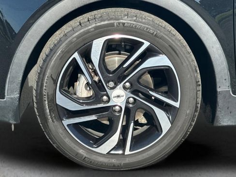 Used 2023 Chevrolet Bolt LT w/ Infotainment Package FWD image 24