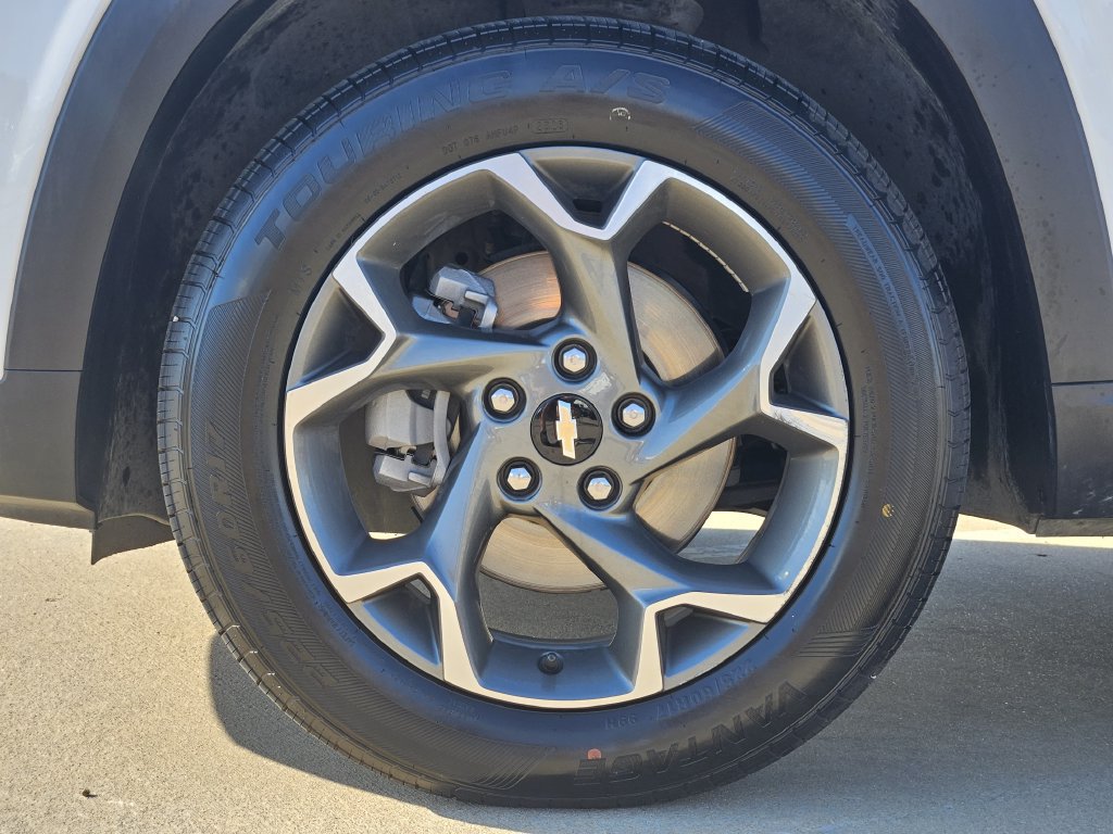 Used 2025 Chevrolet Trax LT w/ LT Convenience Package FWD image 12