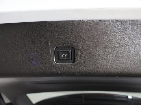 Used 2018 Chevrolet Traverse LT AWD/4WD image 21
