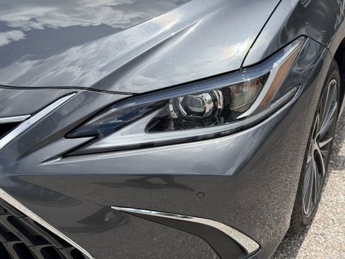 Used 2024 Lexus ES 350 w/ Premium Package FWD image 9