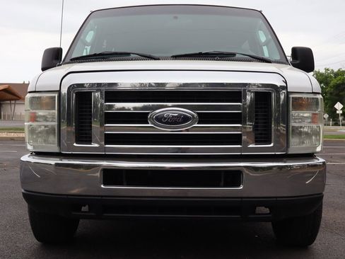 Used 2010 Ford E-350 and Econoline 350 XLT RWD image 13