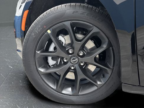 New 2026 Chrysler Pacifica Select AWD/4WD image 37