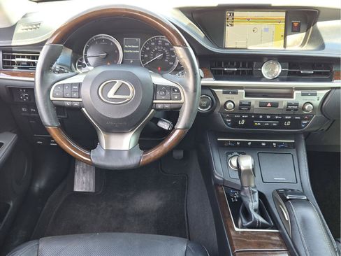 Used 2018 Lexus ES 350 w/ Luxury Package w/Wood Trim FWD image 24