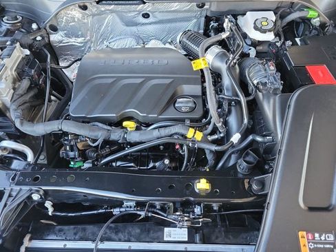 Used 2025 Chevrolet Trax LS image 30