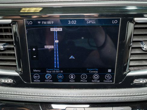Used 2020 Chrysler Pacifica Limited image 17