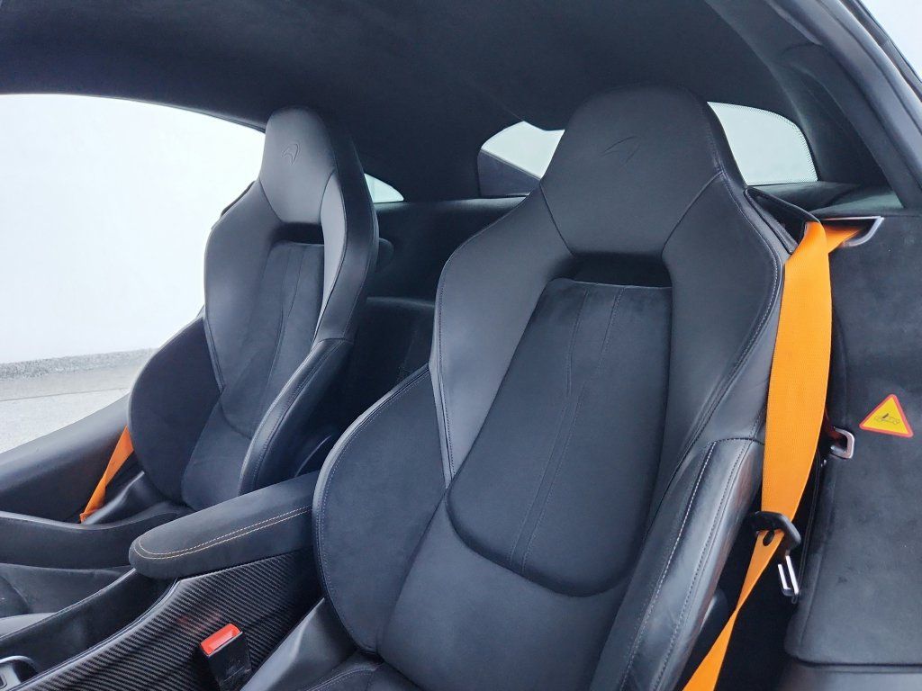 Used 2019 McLaren 600LT RWD image 16