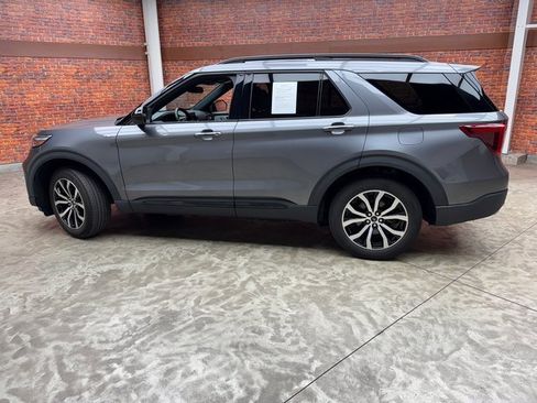Used 2022 Ford Explorer ST-Line image 2