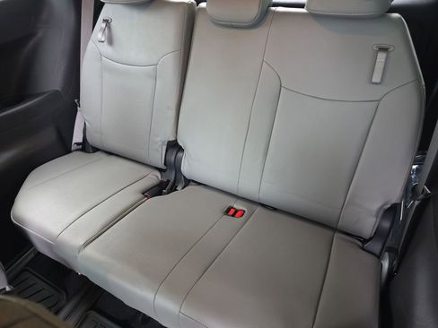 Used 2025 Toyota Sienna XLE w/ XLE Plus Package AWD/4WD image 20