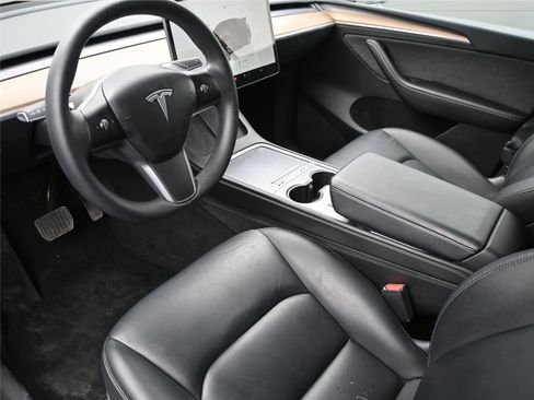 Used 2023 Tesla Model Y Long Range image 2
