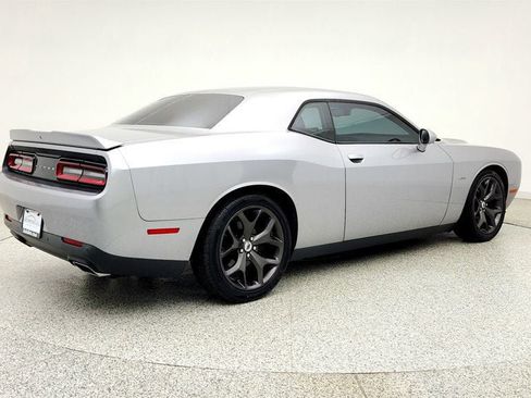 Used 2017 Dodge Challenger R/T RWD image 5