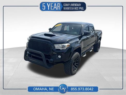 Used 2017 Toyota Tacoma TRD Sport image 1