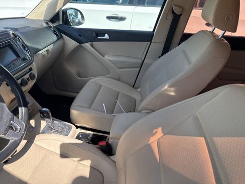 Used 2016 Volkswagen Tiguan S image 4