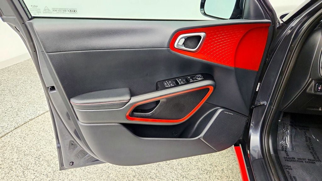 Used 2022 Kia Soul Turbo FWD image 11