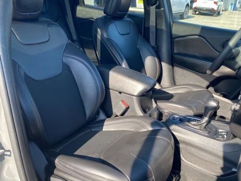 Used 2020 Jeep Cherokee Latitude Plus image 24