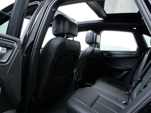 Used 2025 Porsche Macan image 18