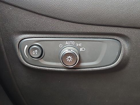 Used 2021 Chevrolet Equinox LS w/ LS Convenience Package FWD image 23