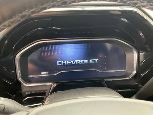 Used 2023 Chevrolet Silverado 1500 LT AWD/4WD image 5