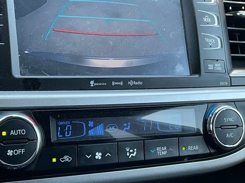 Used 2018 Toyota Highlander XLE FWD image 20