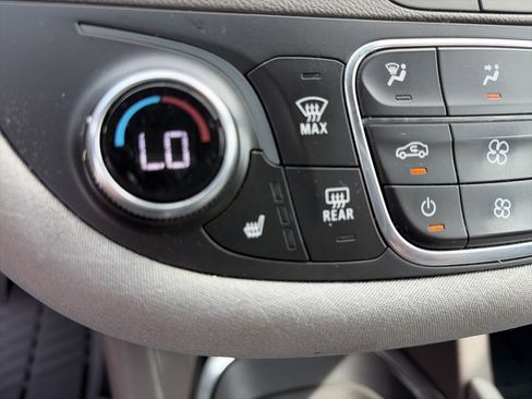 Used 2021 Chevrolet Malibu LT FWD image 26