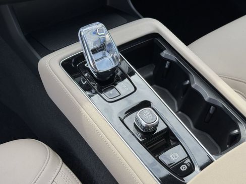 Certified 2025 Volvo XC90 B6 Plus image 26