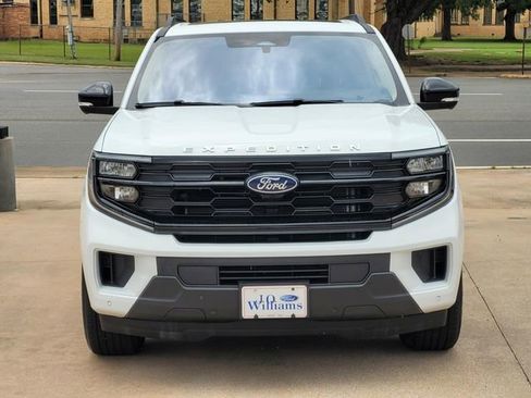 Used 2025 Ford Expedition Active RWD image 2