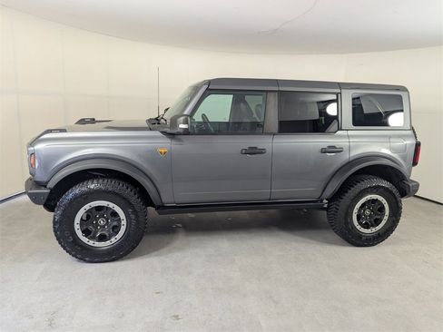 Used 2023 Ford Bronco Badlands image 7