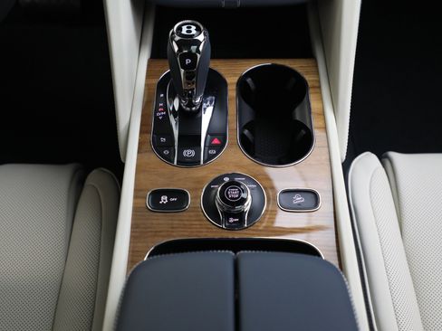 New 2025 Bentley Bentayga Extended Wheelbase image 30